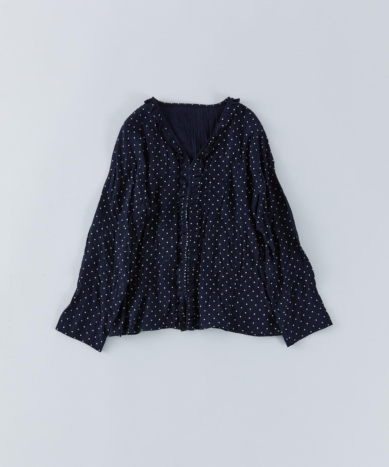 【congés payés】クリンクル加工Ｖネックフリルシャツ 詳細画像 ドット 1