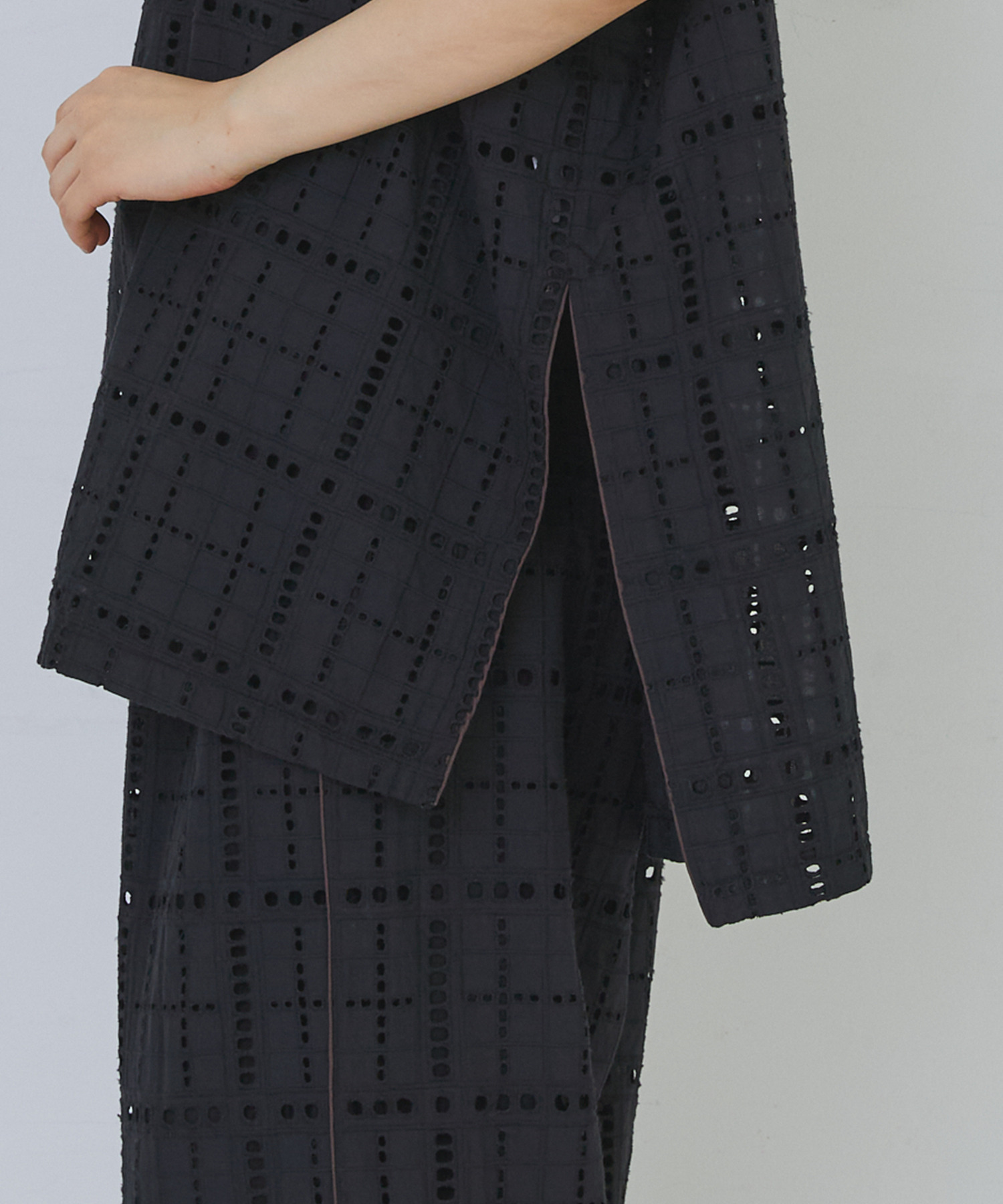 【congés payés】チェックエンブロイダリーチュニック 詳細画像 ブラック 17