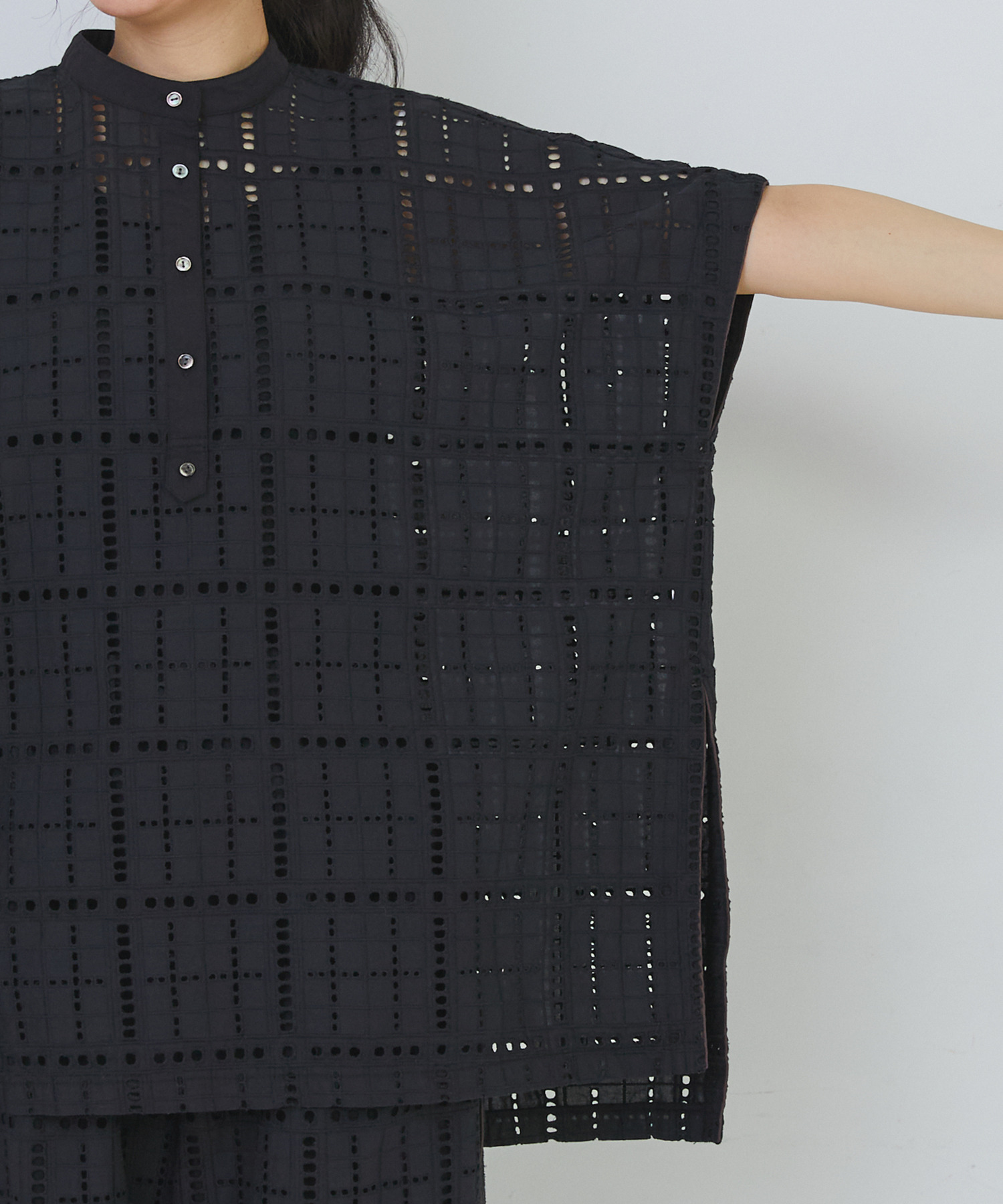 【congés payés】チェックエンブロイダリーチュニック 詳細画像 ブラック 18