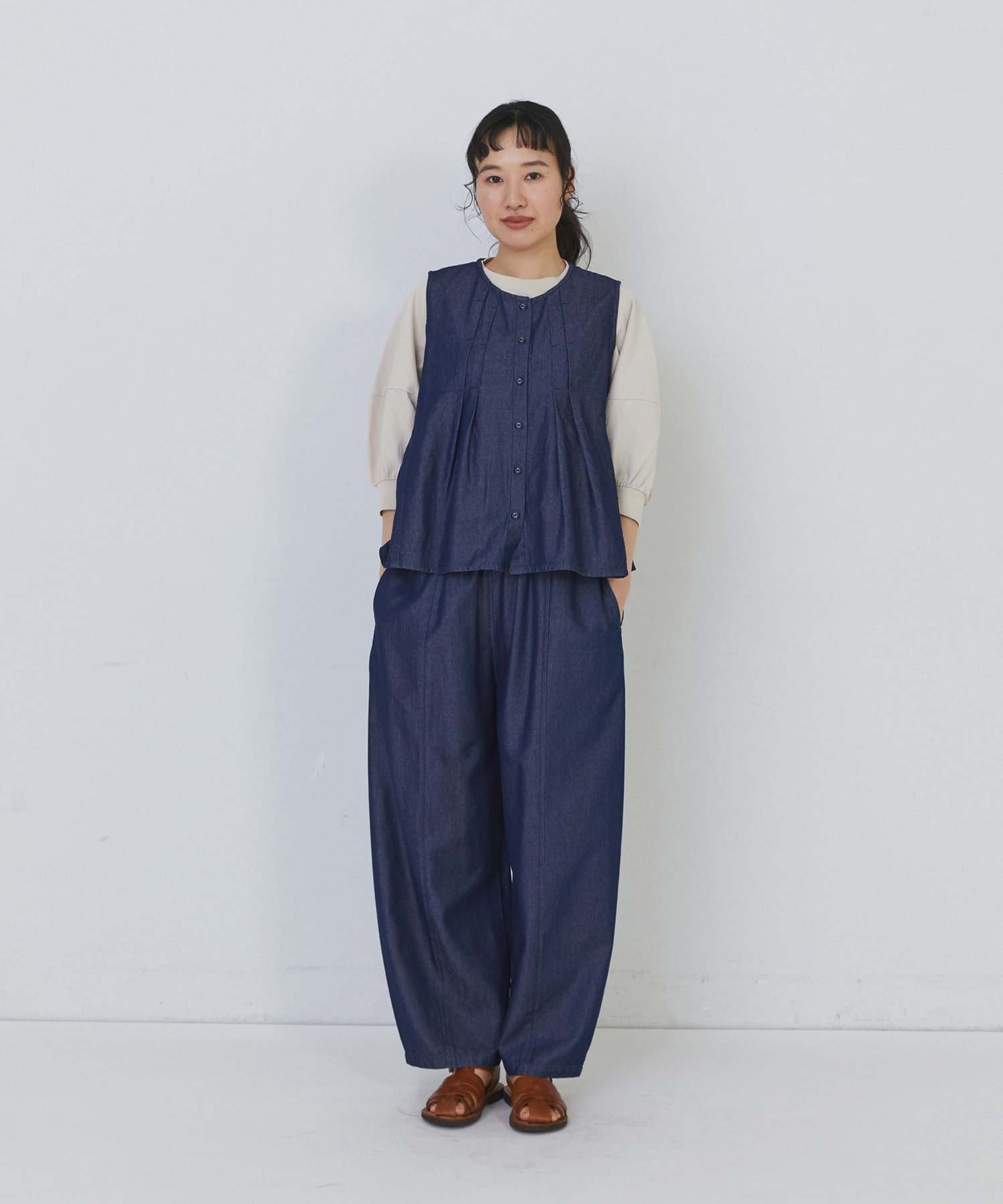 【congés payés】タックディテールデニムベスト 詳細画像 インディゴブルー 11