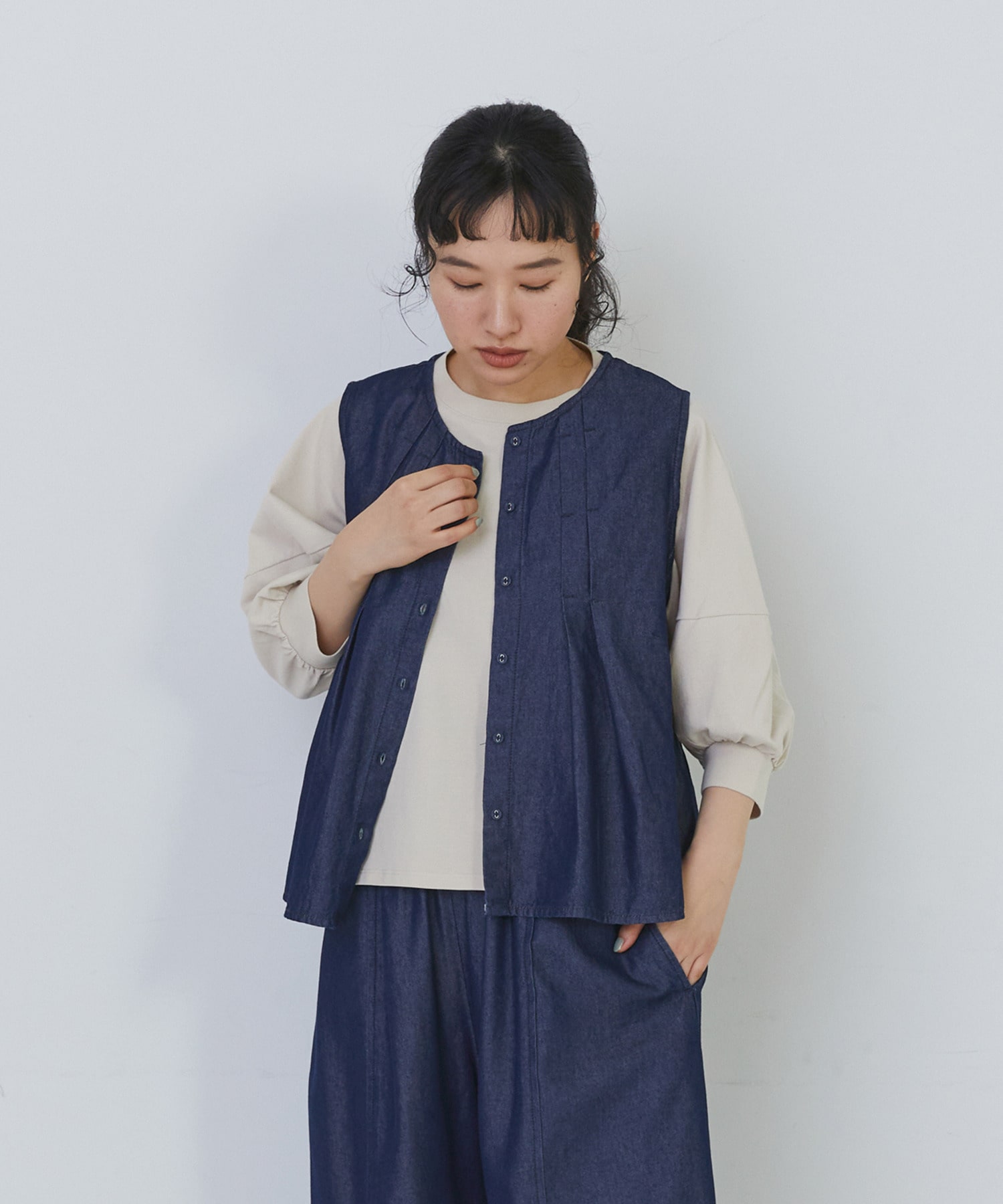 【congés payés】タックディテールデニムベスト 詳細画像 インディゴブルー 12