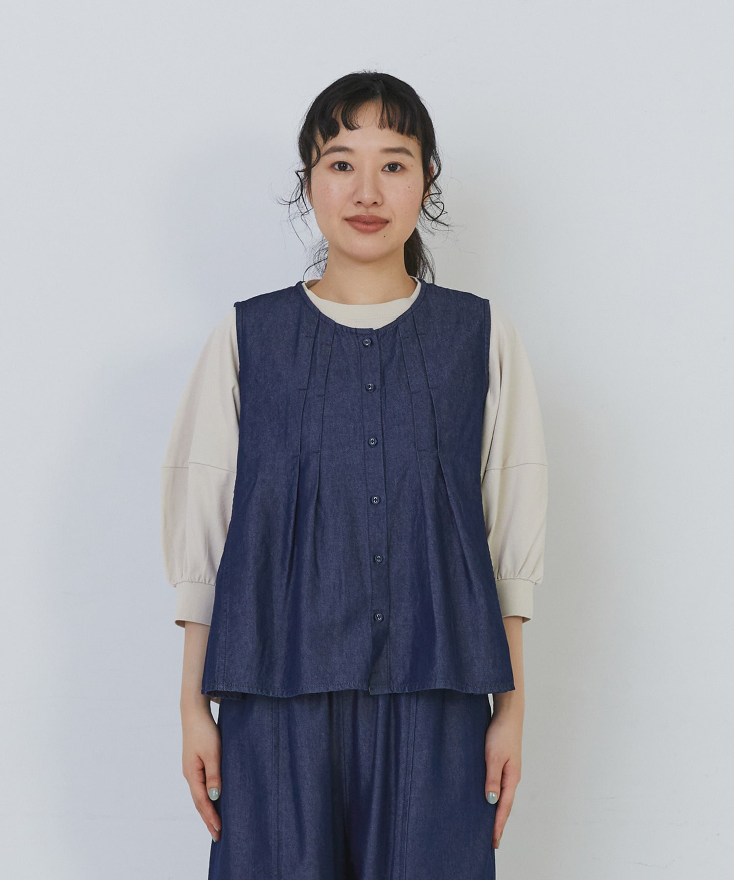 【congés payés】タックディテールデニムベスト 詳細画像 インディゴブルー 13