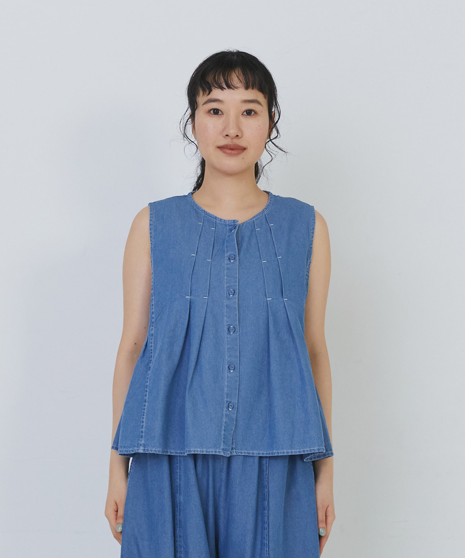 【congés payés】タックディテールデニムベスト 詳細画像 インディゴブルー 5