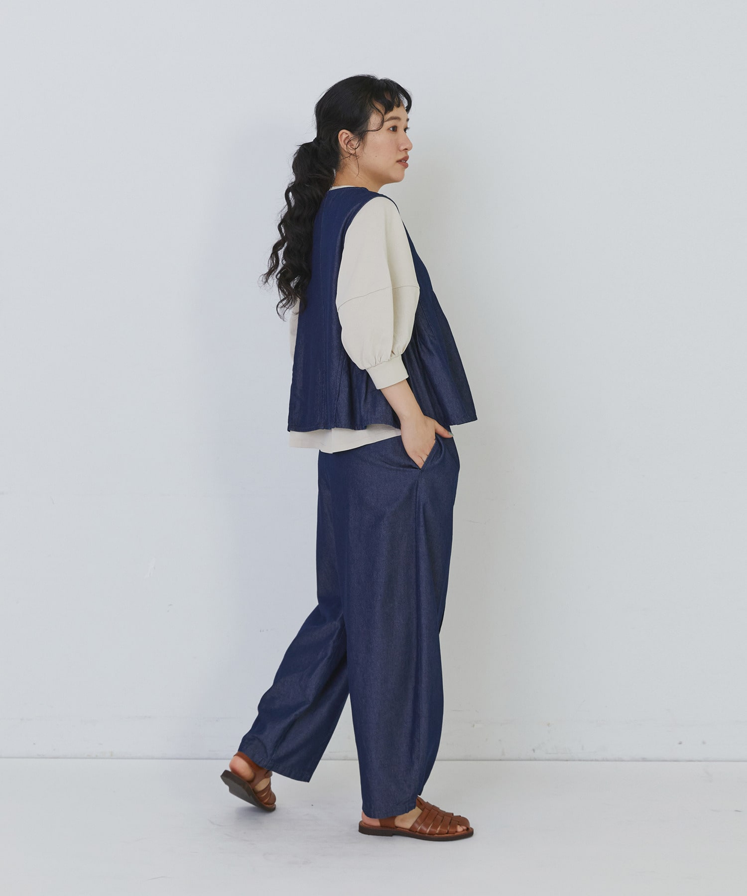 【congés payés】タックディテールデニムベスト 詳細画像 インディゴブルー 9