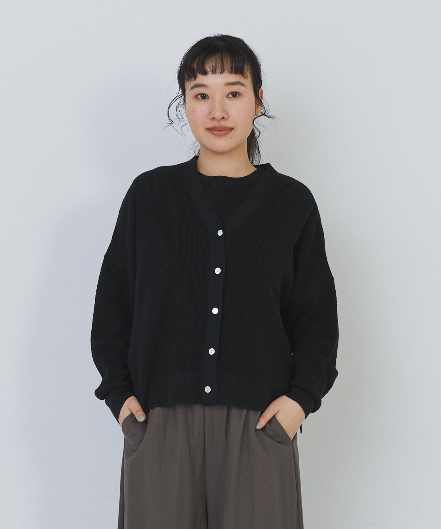 【congés payés】14G麻綿ワッフル編みVネックカーディガン 詳細画像 ブラック 12