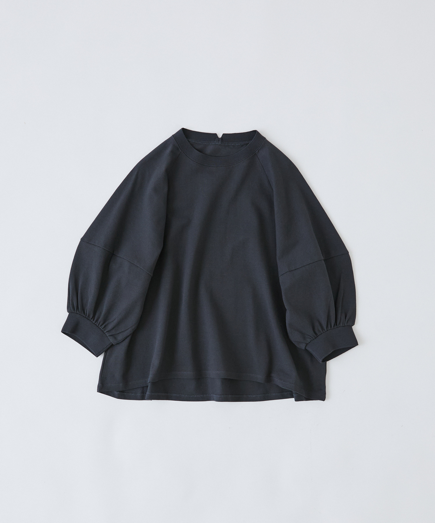 【congés payés】ボトルシルエットスリーブカットソーブラウス 詳細画像 チャコールグレー 1