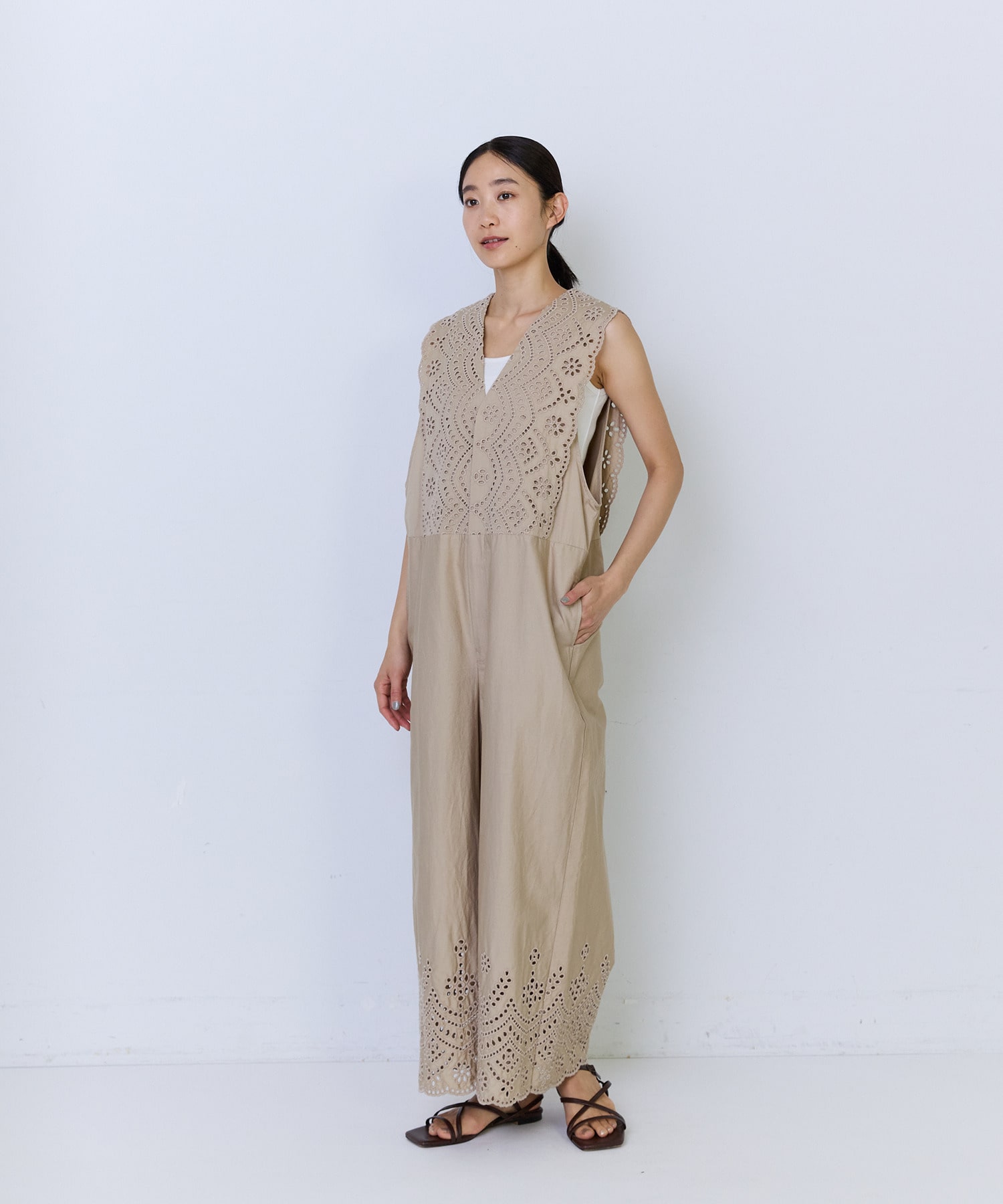 【ADIEU TRISTESSE】カットワーク刺繍サロペット 詳細画像 ベージュ 1