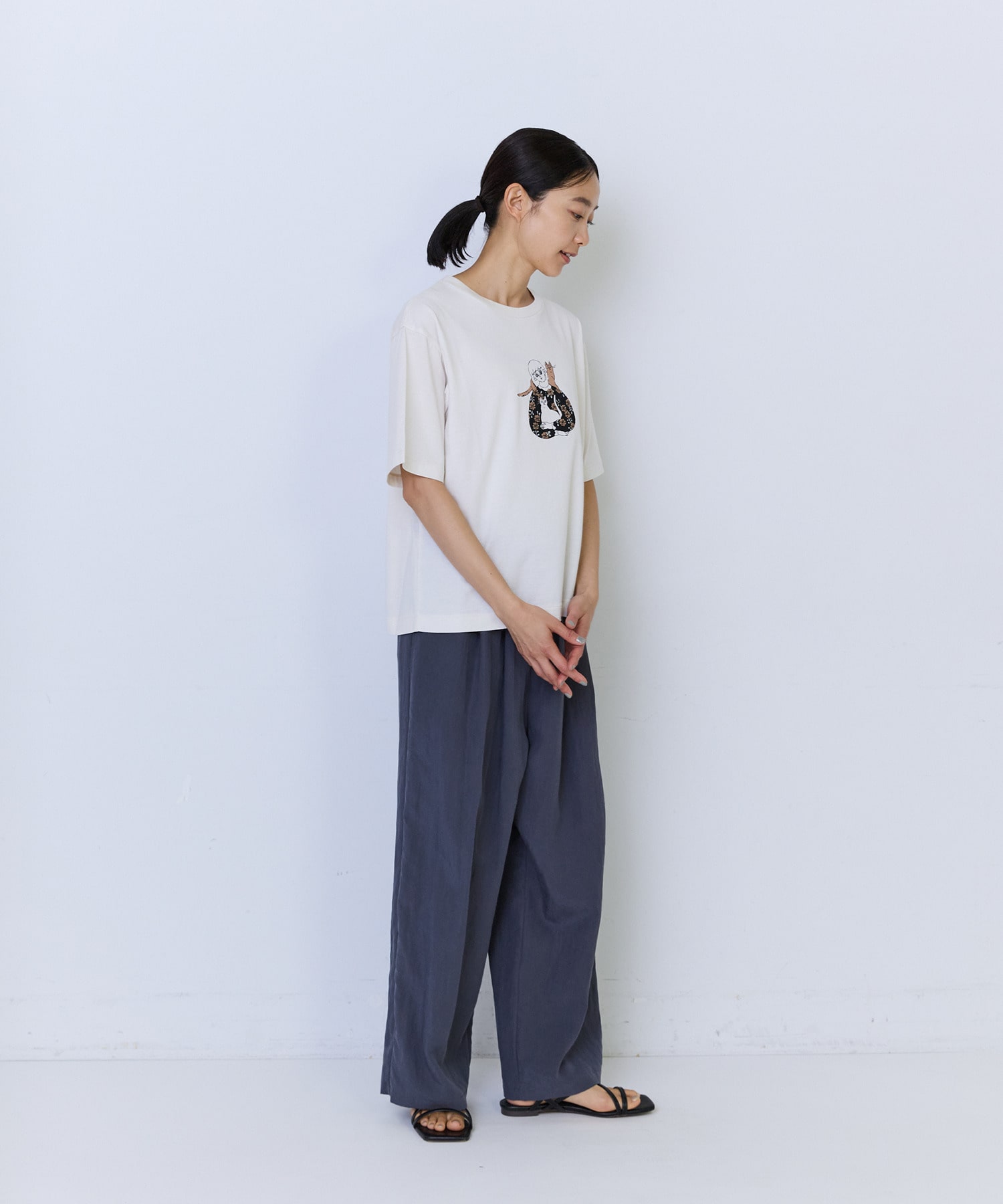 【ADIEU TRISTESSE】杉本さなえさん コラボTシャツ 詳細画像 グレー 2