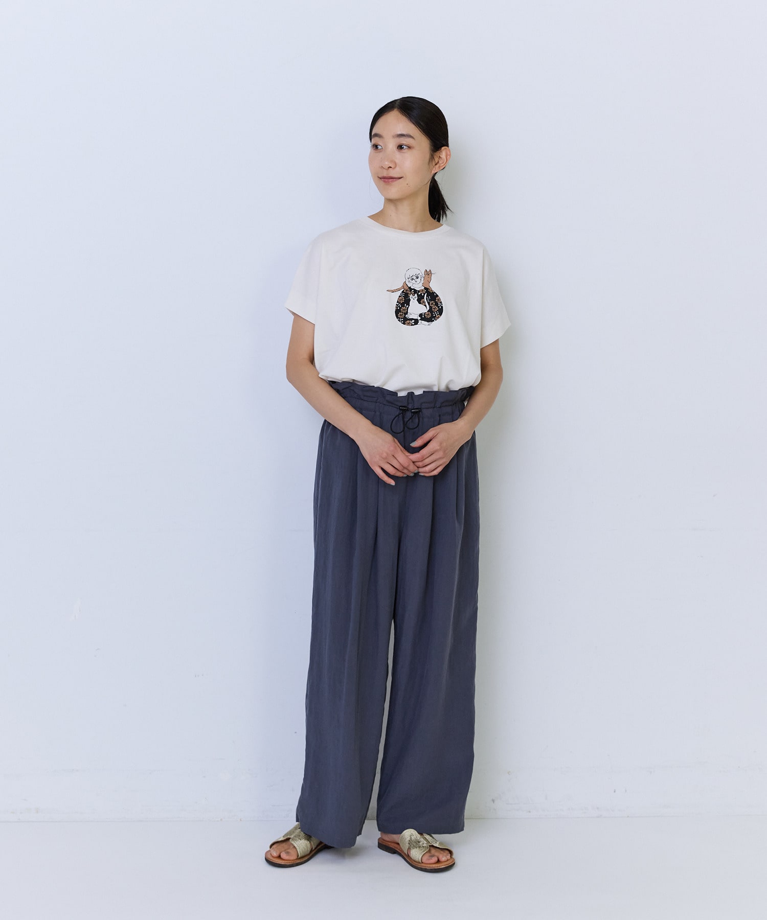 【ADIEU TRISTESSE】杉本さなえさん コラボフレンチスリーブTシャツ 詳細画像 グレー 1