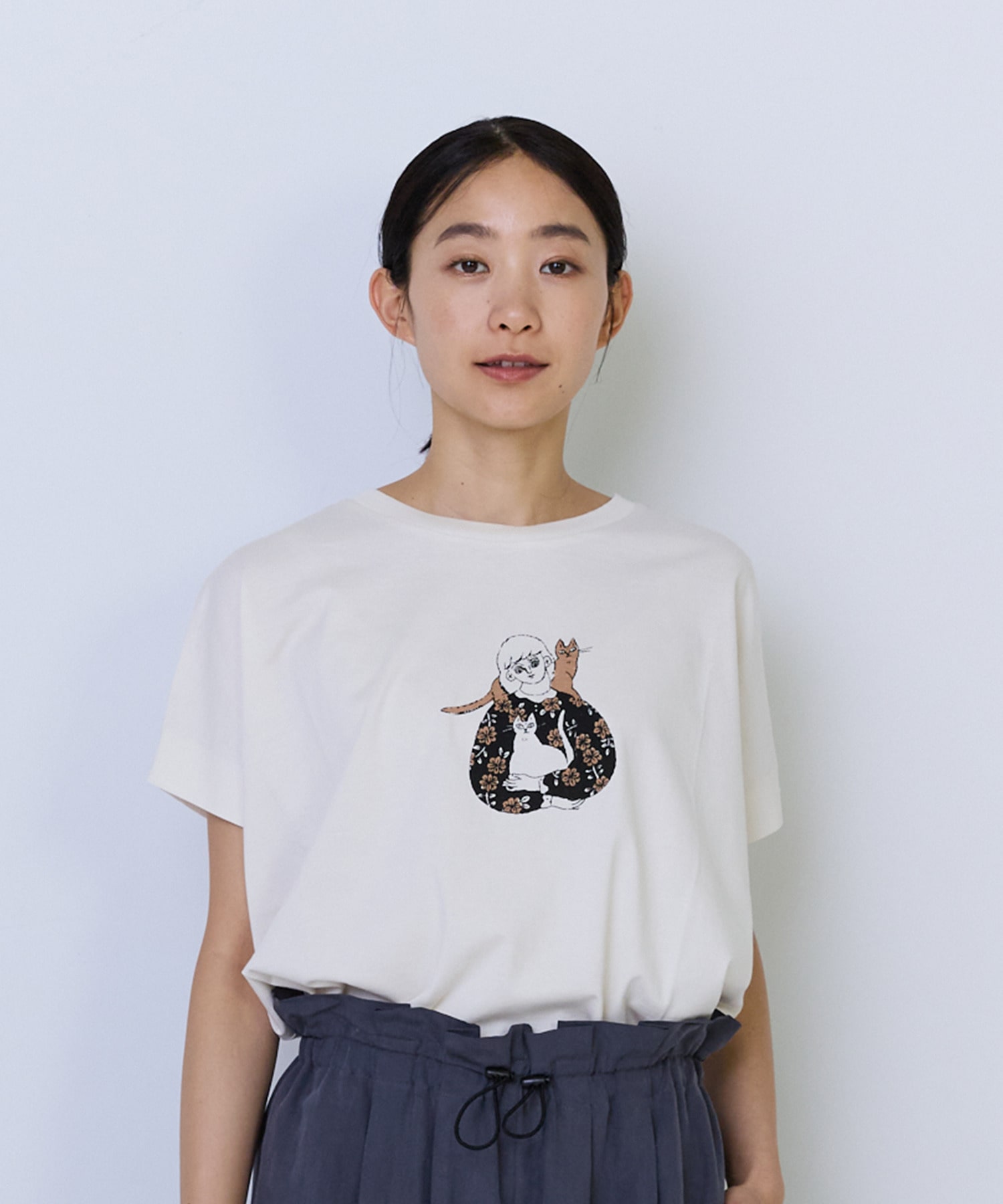 【ADIEU TRISTESSE】杉本さなえさん コラボフレンチスリーブTシャツ 詳細画像 アイボリー 1