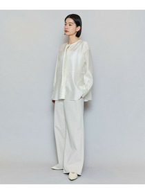 【MOGA】ブライトエアーポリラウンドネックブラウス 詳細画像 ネイビー 17