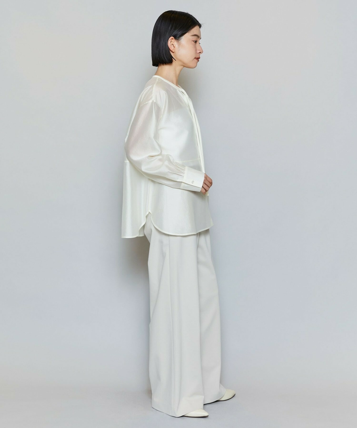 【MOGA】ブライトエアーポリラウンドネックブラウス 詳細画像 ネイビー 13