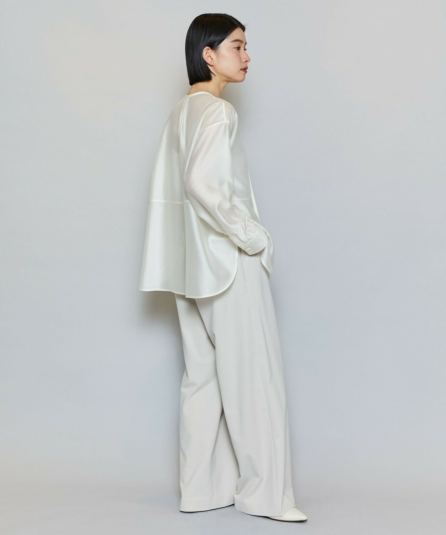 【MOGA】ブライトエアーポリラウンドネックブラウス 詳細画像 ネイビー 14