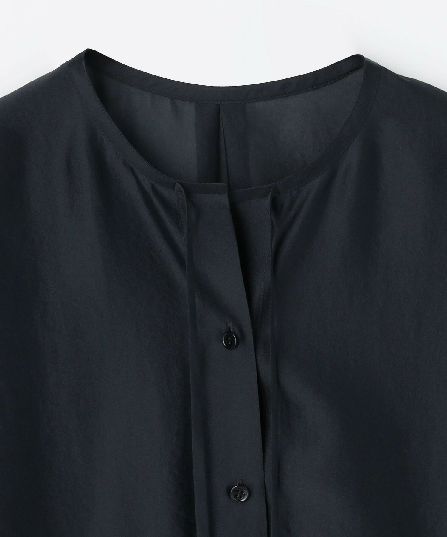 【MOGA】ブライトエアーポリラウンドネックブラウス 詳細画像 ネイビー 25