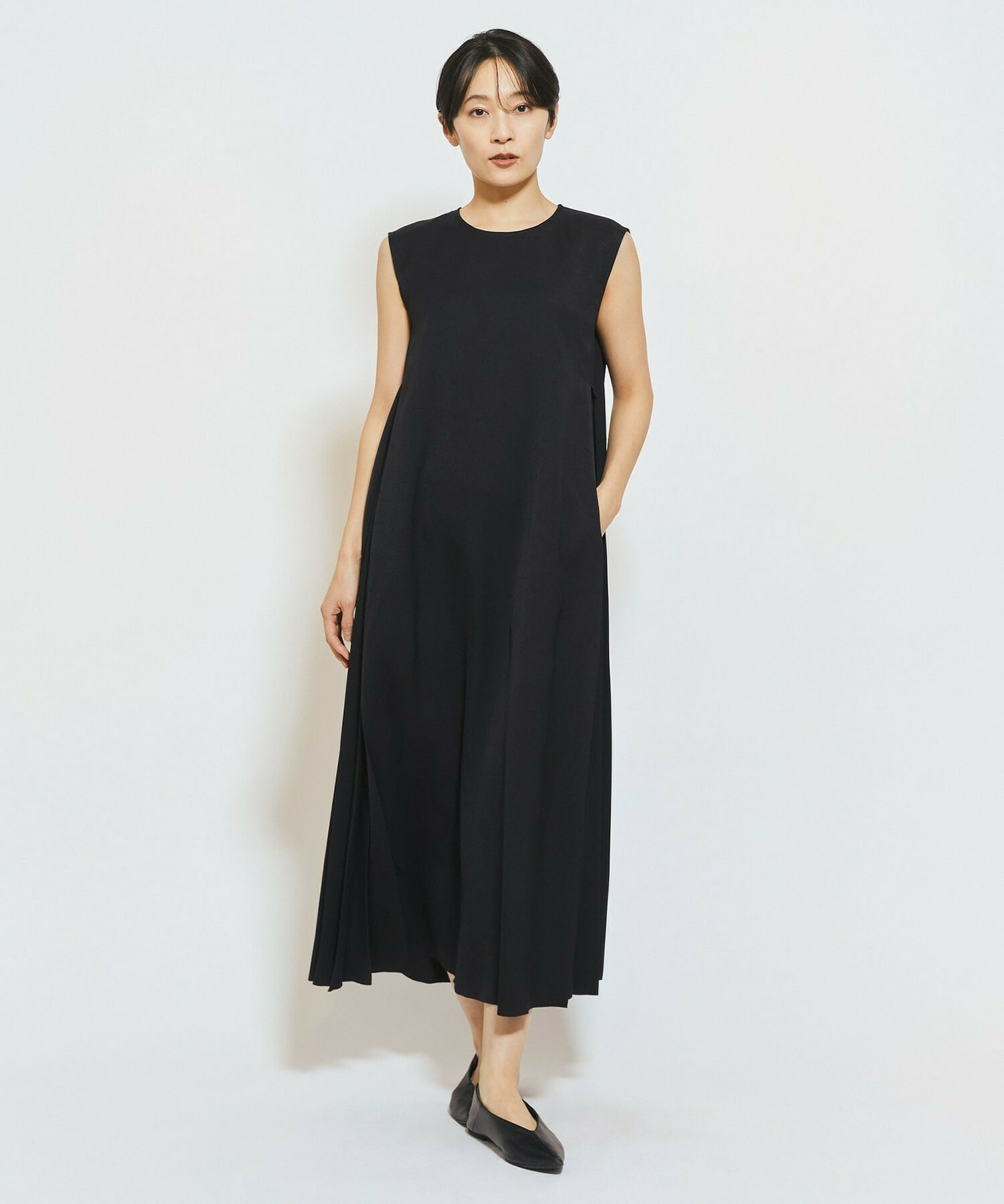 【MOGA Collection】MOGA Collection ウーリープリーツストレートワンピース 詳細画像 ブラック 1