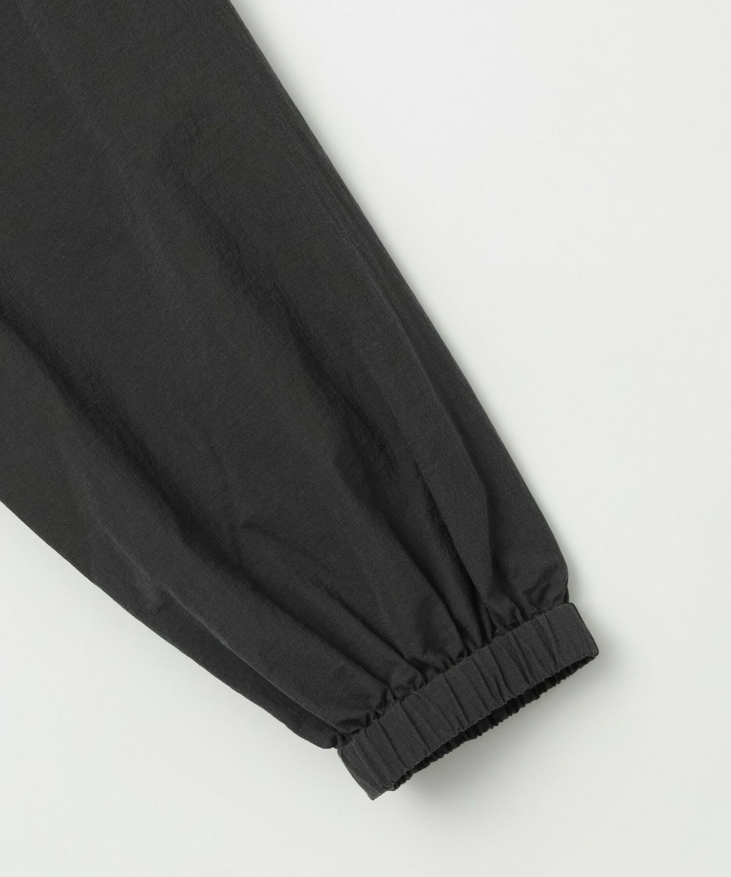 【feerique】feerique 綿ナイロンクロスマウンテンパーカー 詳細画像 チャコールグレー 25