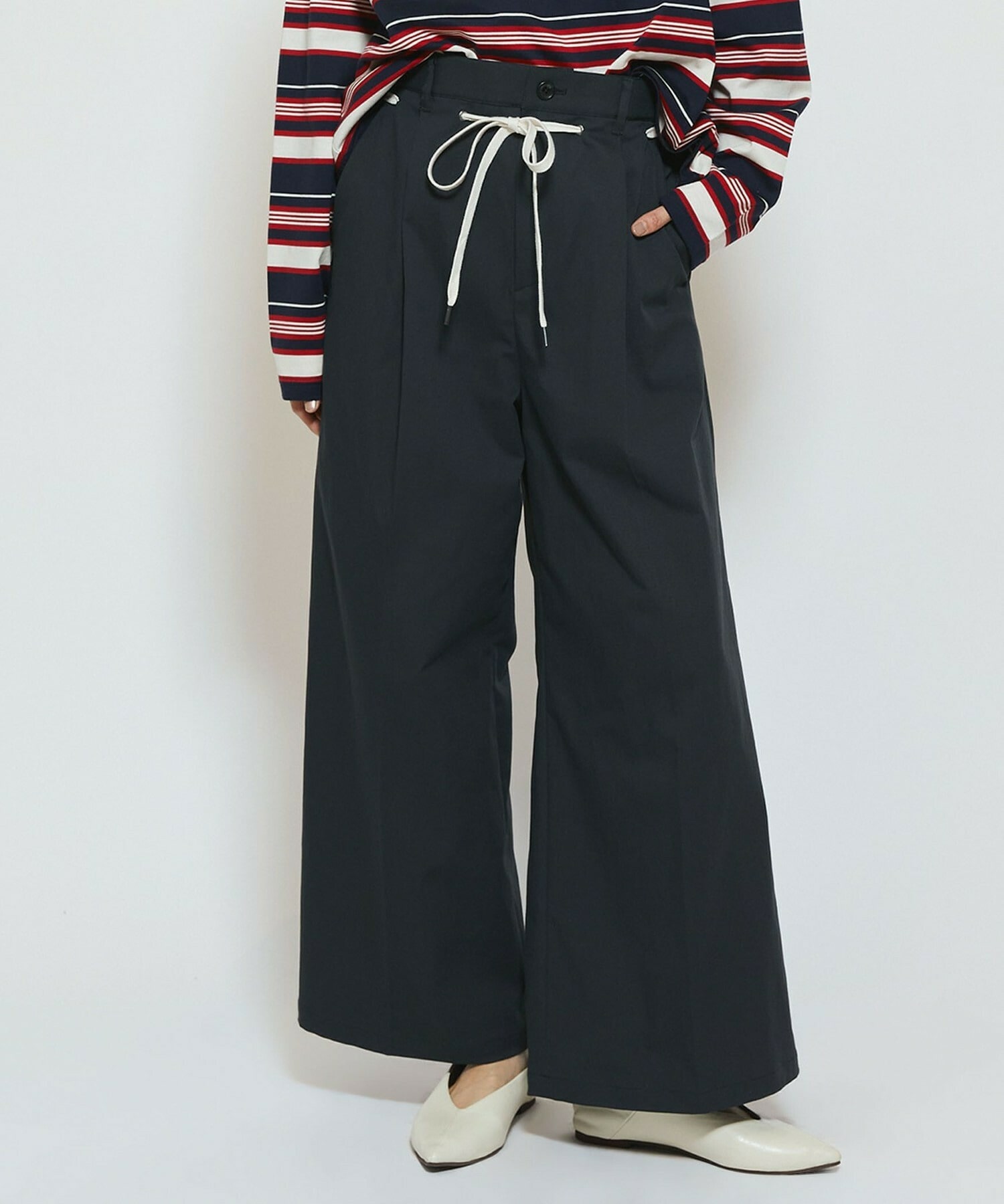 【feerique】feerique ポリエステルツイルワイドチノパンツ 詳細画像 チャコールグレー 1