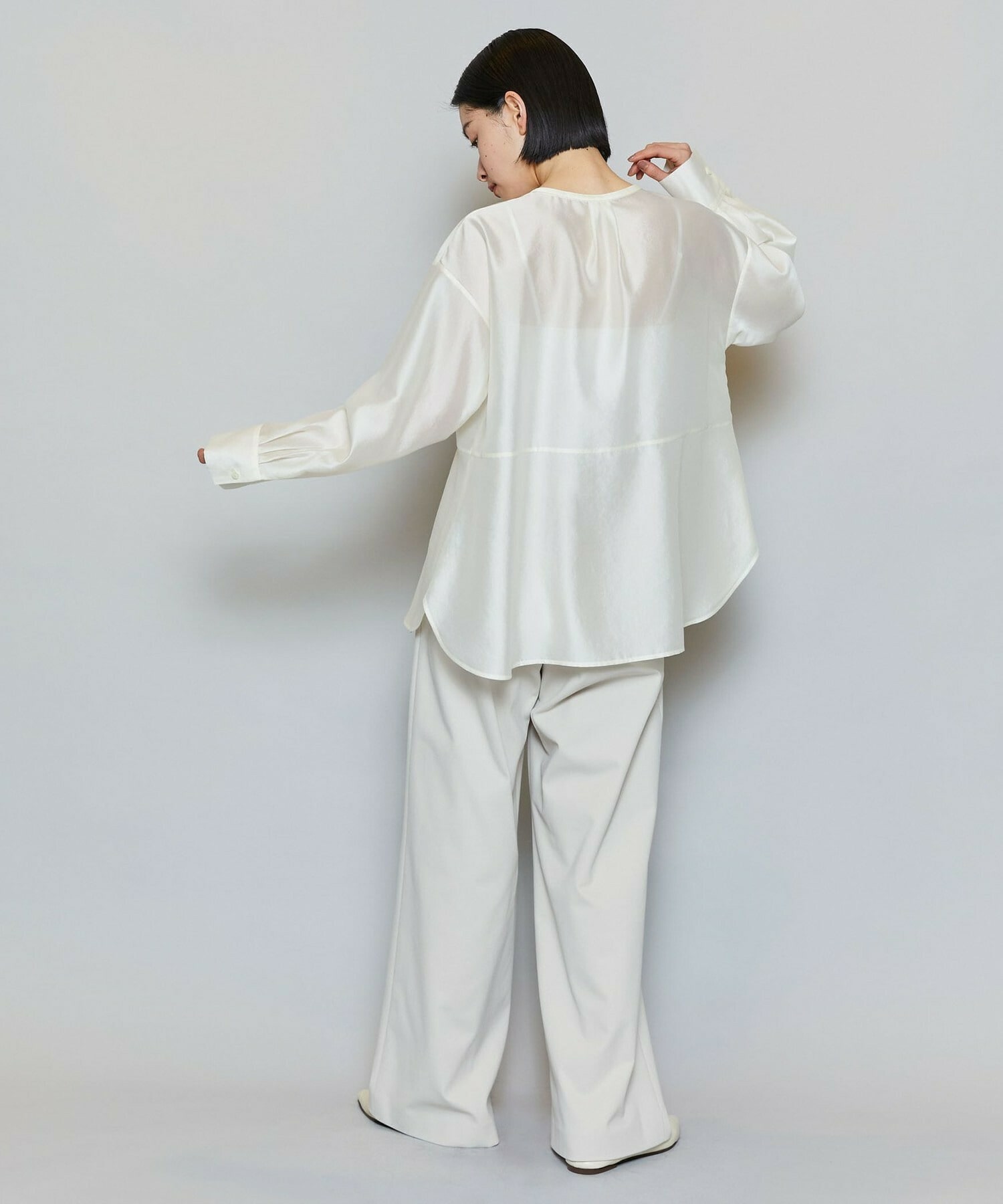 【MOGA】【Lサイズ】ブライトエアーポリラウンドネックブラウス 詳細画像 オフホワイト 15