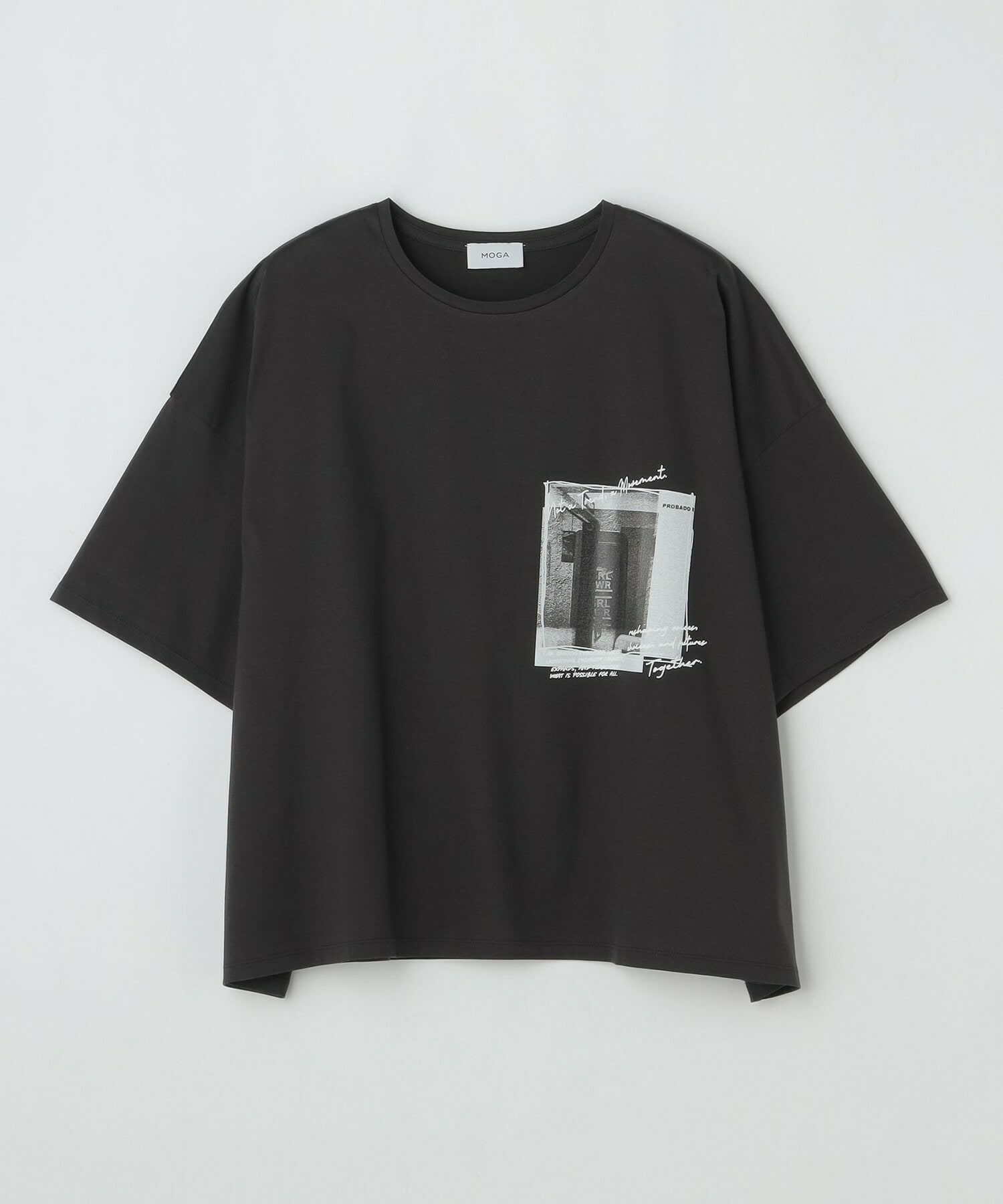 【MOGA】【大きいサイズ】ハイゲージ天竺フォトプリントTシャツ 詳細画像 チャコールグレー 2