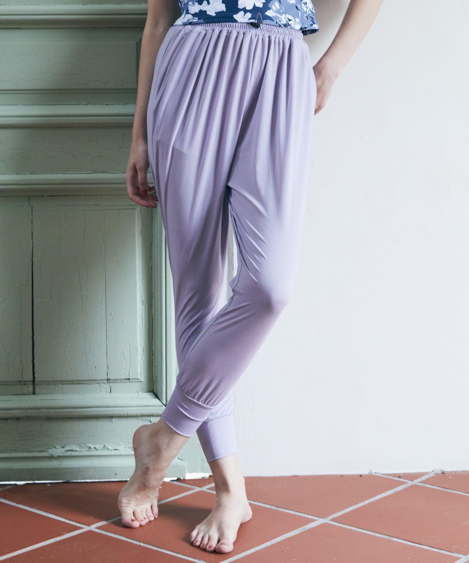 【Julier】【定番】ライトプライムギャザーパンツ/エコ・UVカット・吸汗速乾・ホットヨガ対応・ラッシュガード 詳細画像 ラベンダー 1