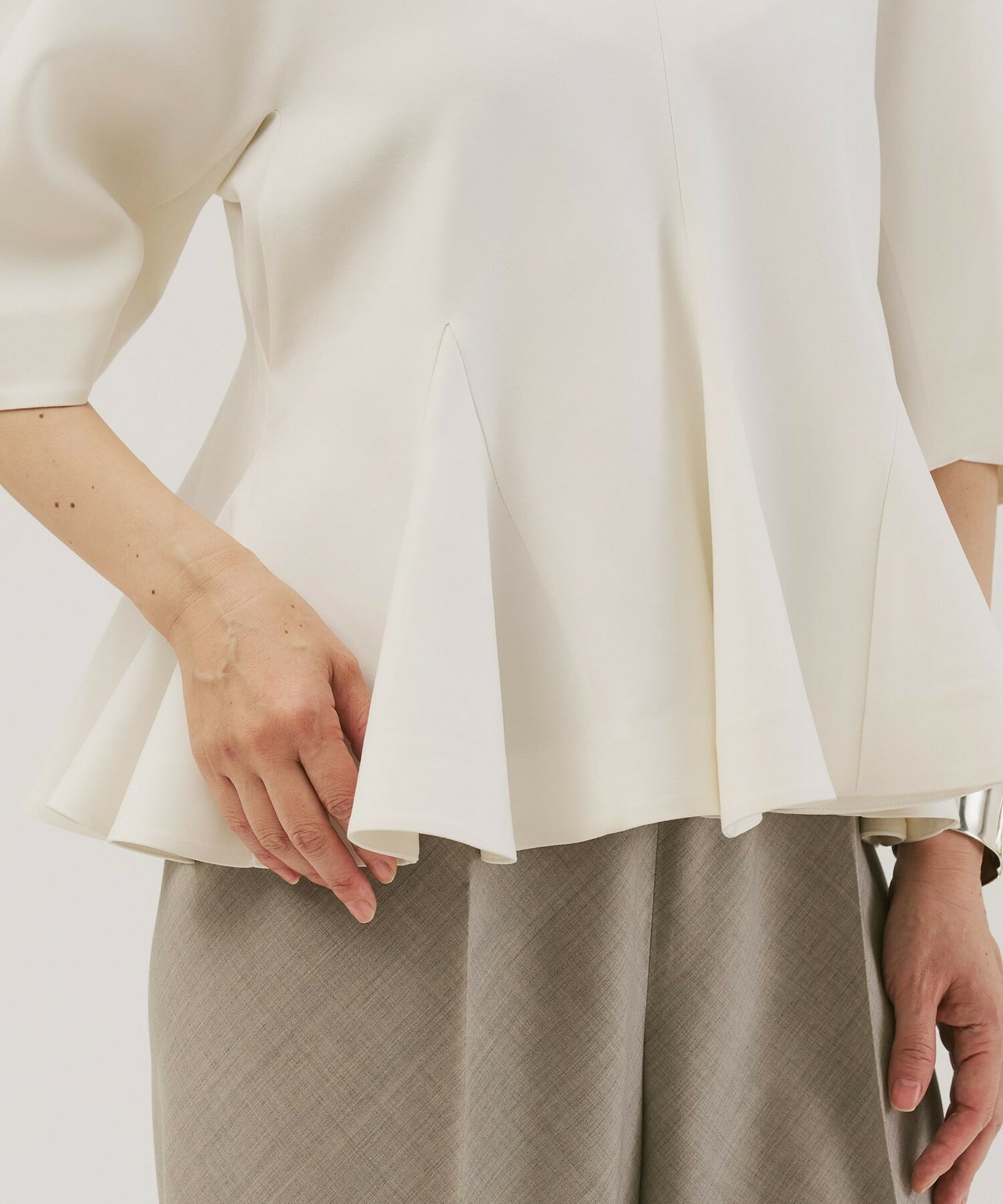 【unbilanc】ホワイトダリアブラウス 詳細画像 オフホワイト 6