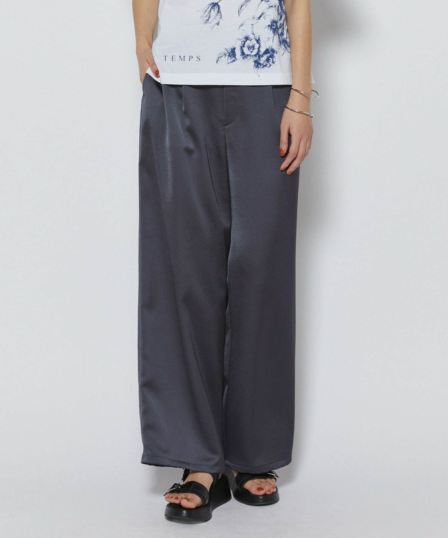 【L'EQUIPE】［eclat 2026年5月号掲載商品］ヴィンテージサテンパンツ 詳細画像 チャコール 1