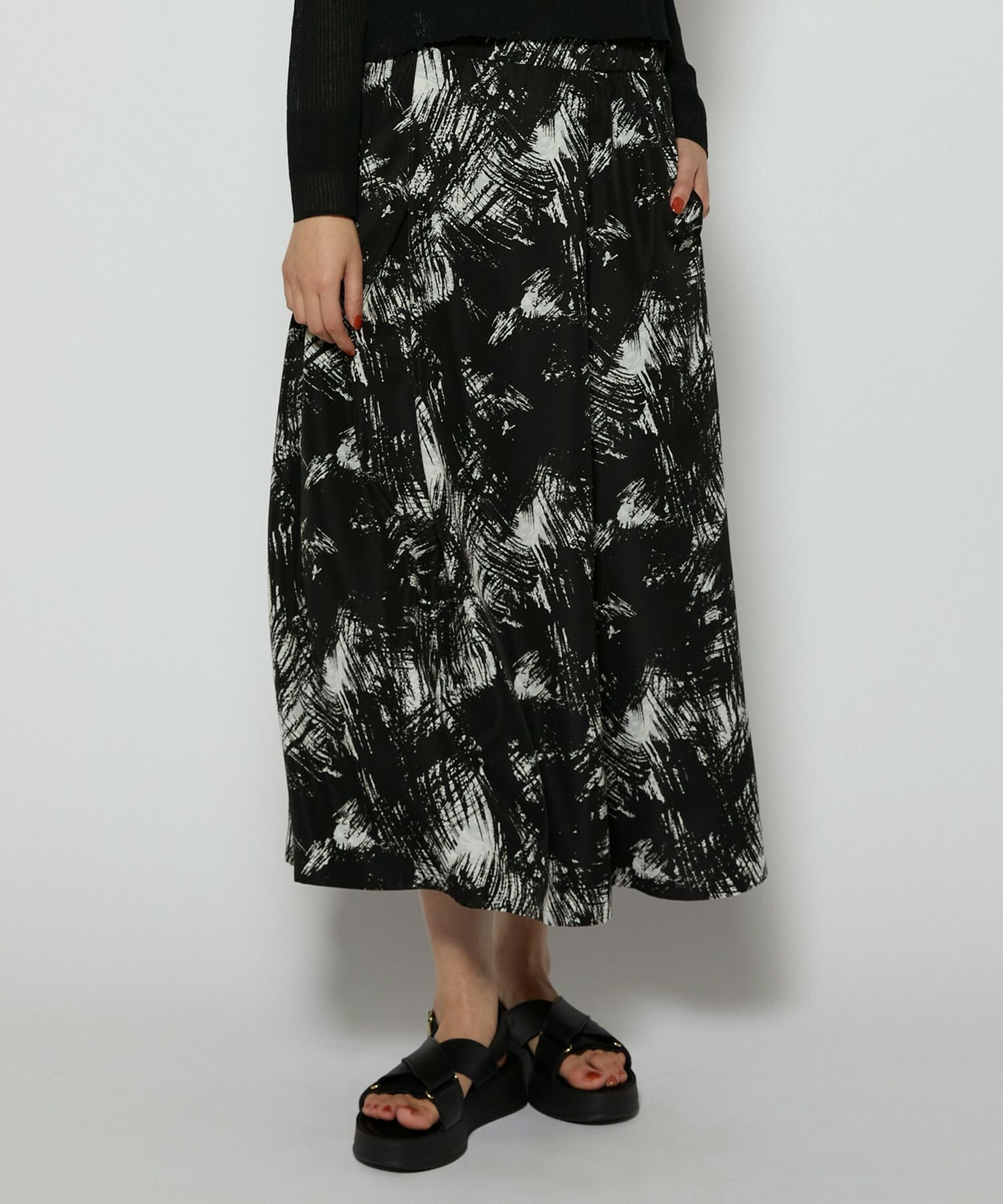 【L'EQUIPE】ブラッシュプリントスカート 詳細画像 ブラック系その他 1