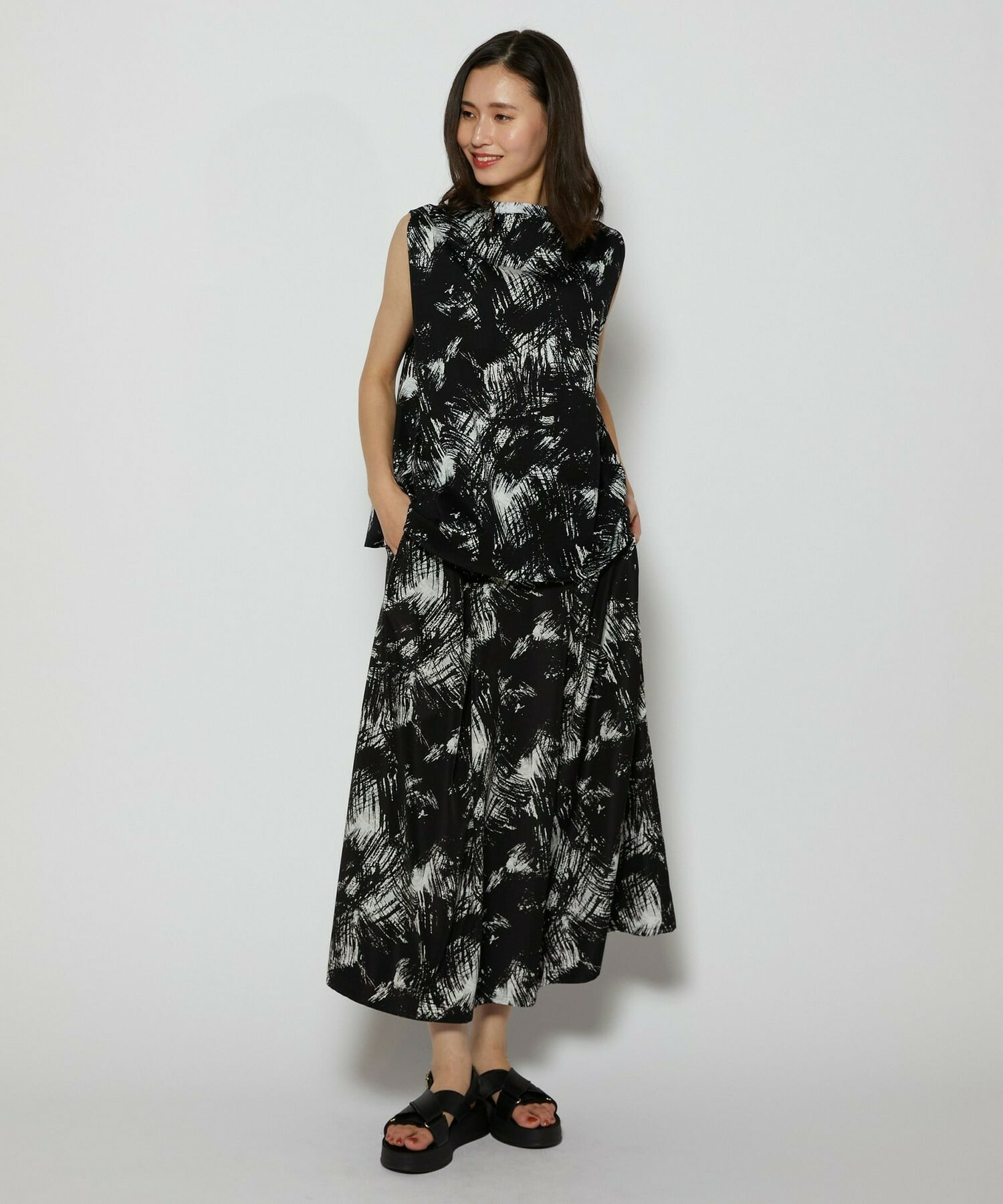 【L'EQUIPE】ブラッシュプリント天竺カットソー 詳細画像 ブラック系その他 2