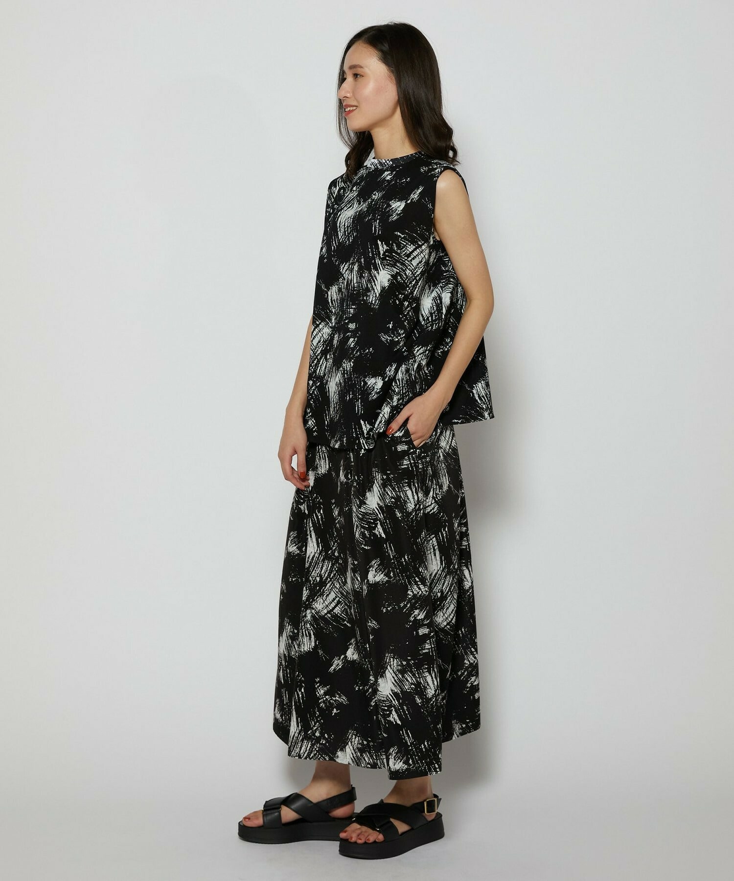 【L'EQUIPE】ブラッシュプリント天竺カットソー 詳細画像 ブラック系その他 3