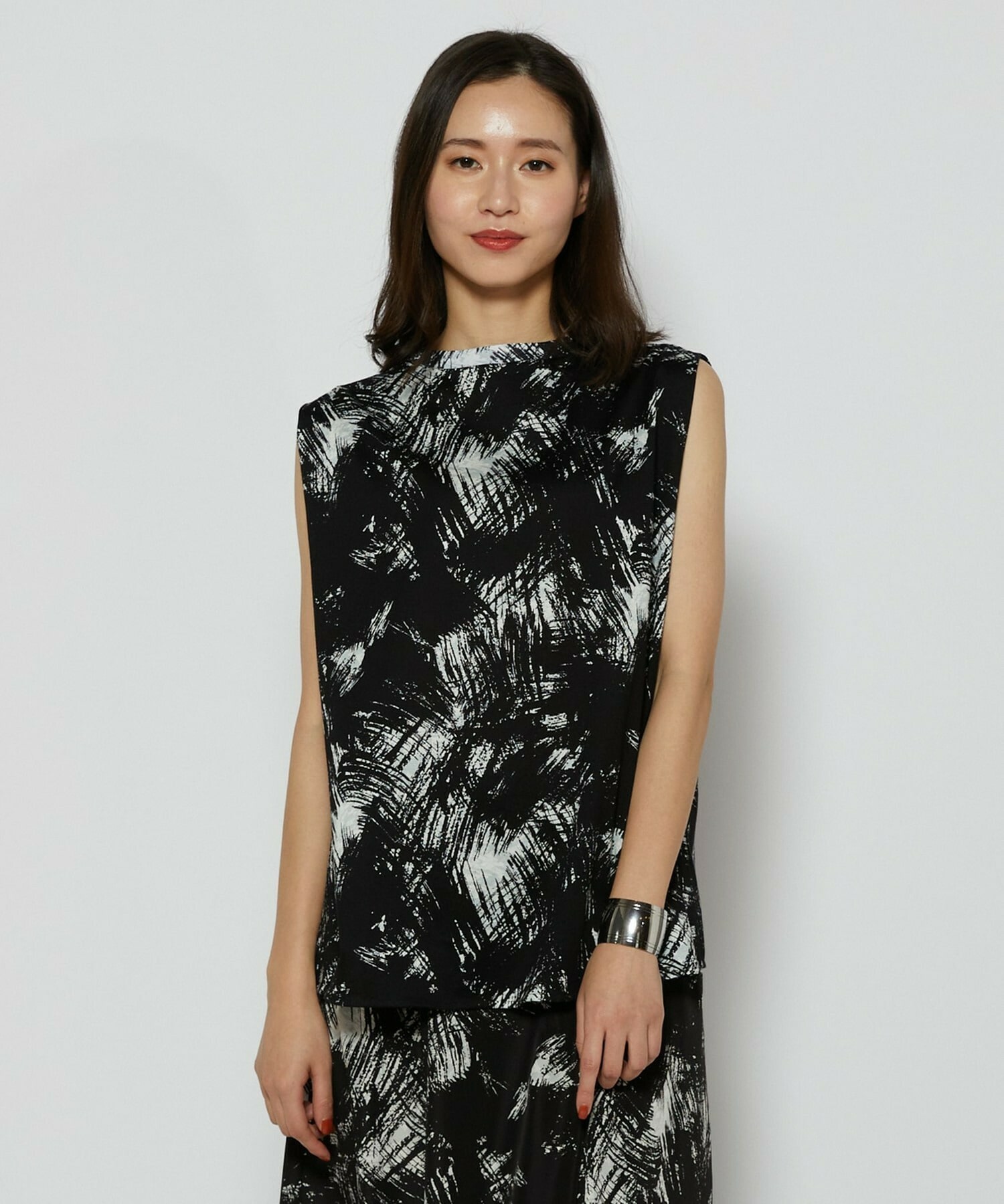 【L'EQUIPE】ブラッシュプリント天竺カットソー 詳細画像 ブラック系その他 1