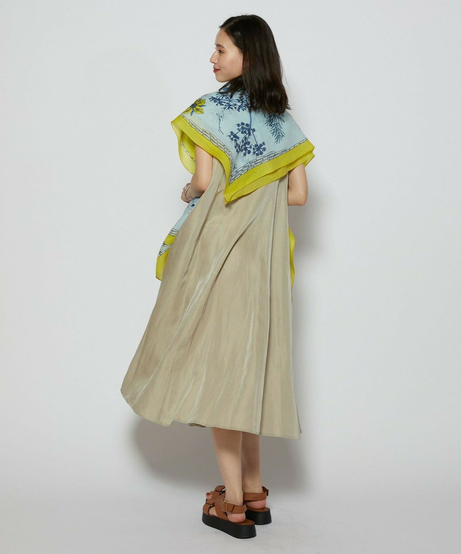 【L'EQUIPE】［eclat 2026年5月号掲載商品］manipuri カラー別注ストール 詳細画像 カーキ 9