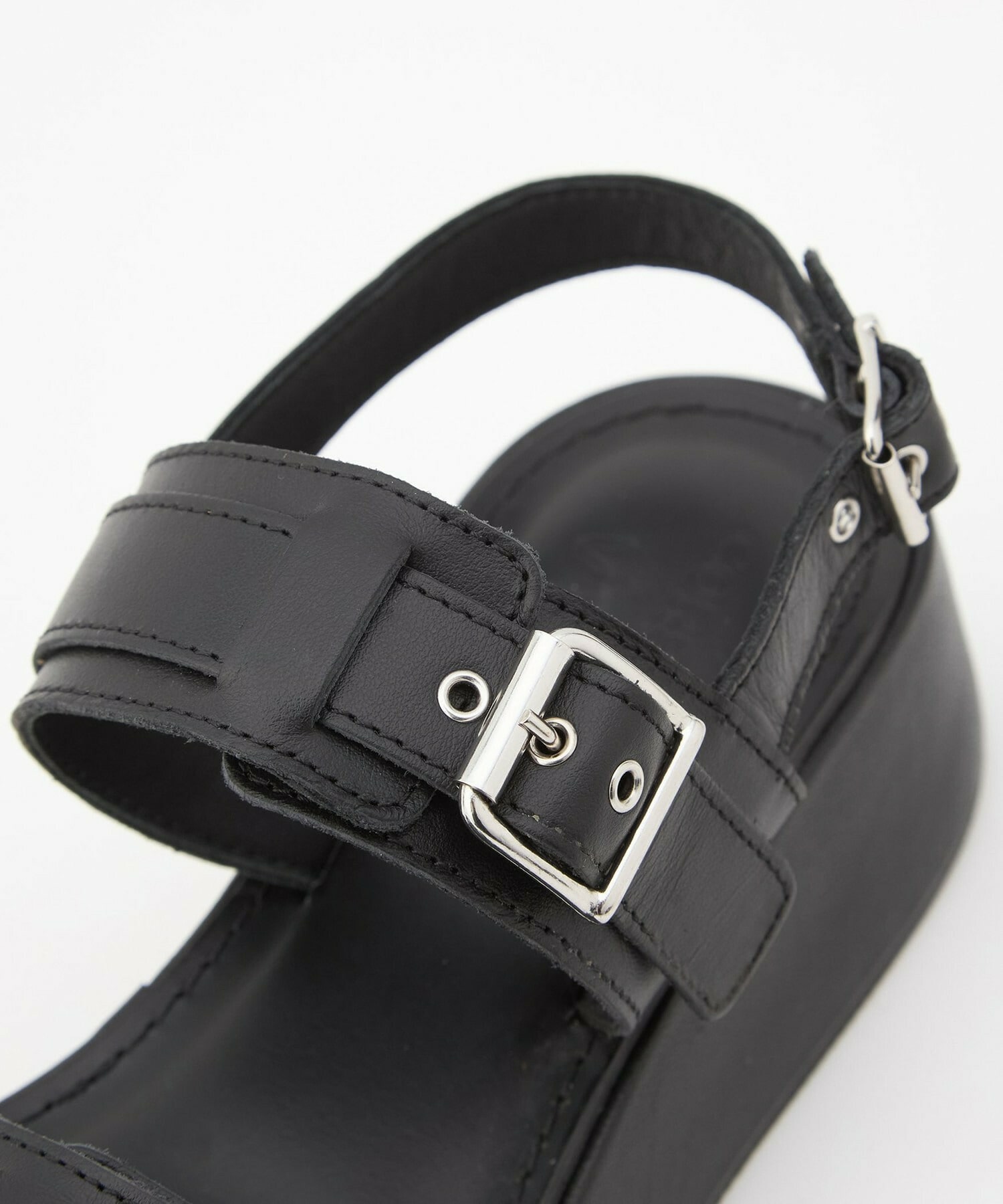 【L'EQUIPE】［eclat 2026年5月号掲載商品］CORSOROMA,9コラボWベルトサンダル 詳細画像 ブラック 30