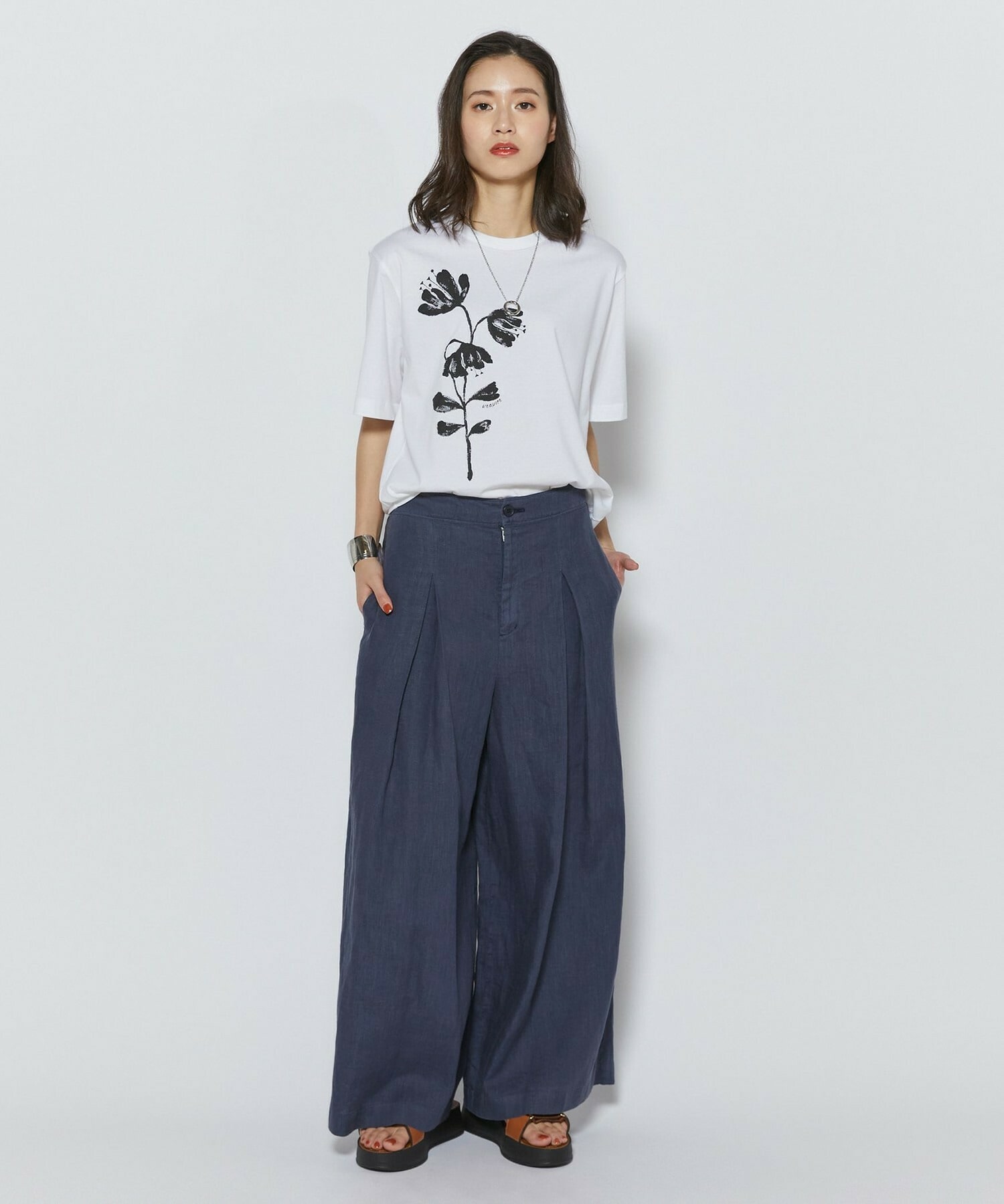 【L'EQUIPE】【Lサイズ】フラワー顔料プリントTシャツ 詳細画像 ブラック 1